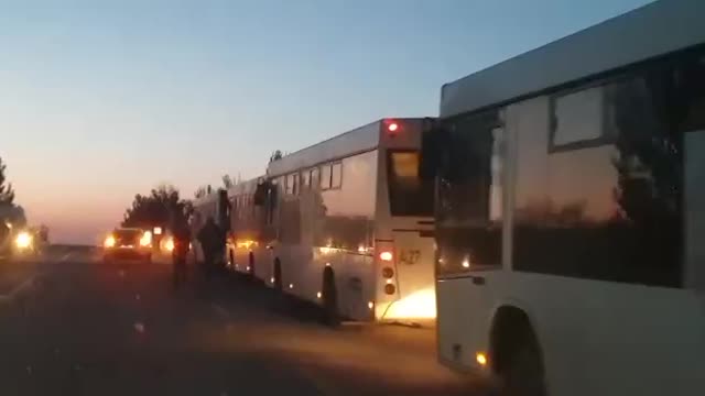 🇺🇦GraphicWar🔥Mariupol Convoy Buses Evacuation Drive w/ Families Leaving Burned out City