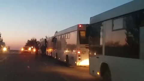 🇺🇦GraphicWar🔥Mariupol Convoy Buses Evacuation Drive w/ Families Leaving Burned out City