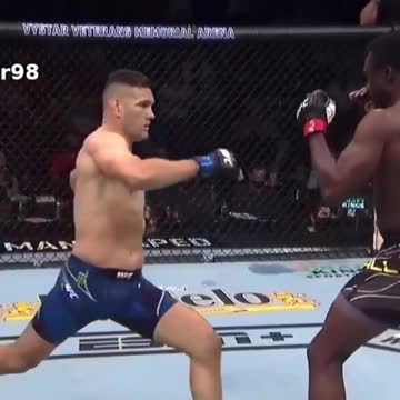 Momento en que peleador del UFC se parte la pierna por brutal patada