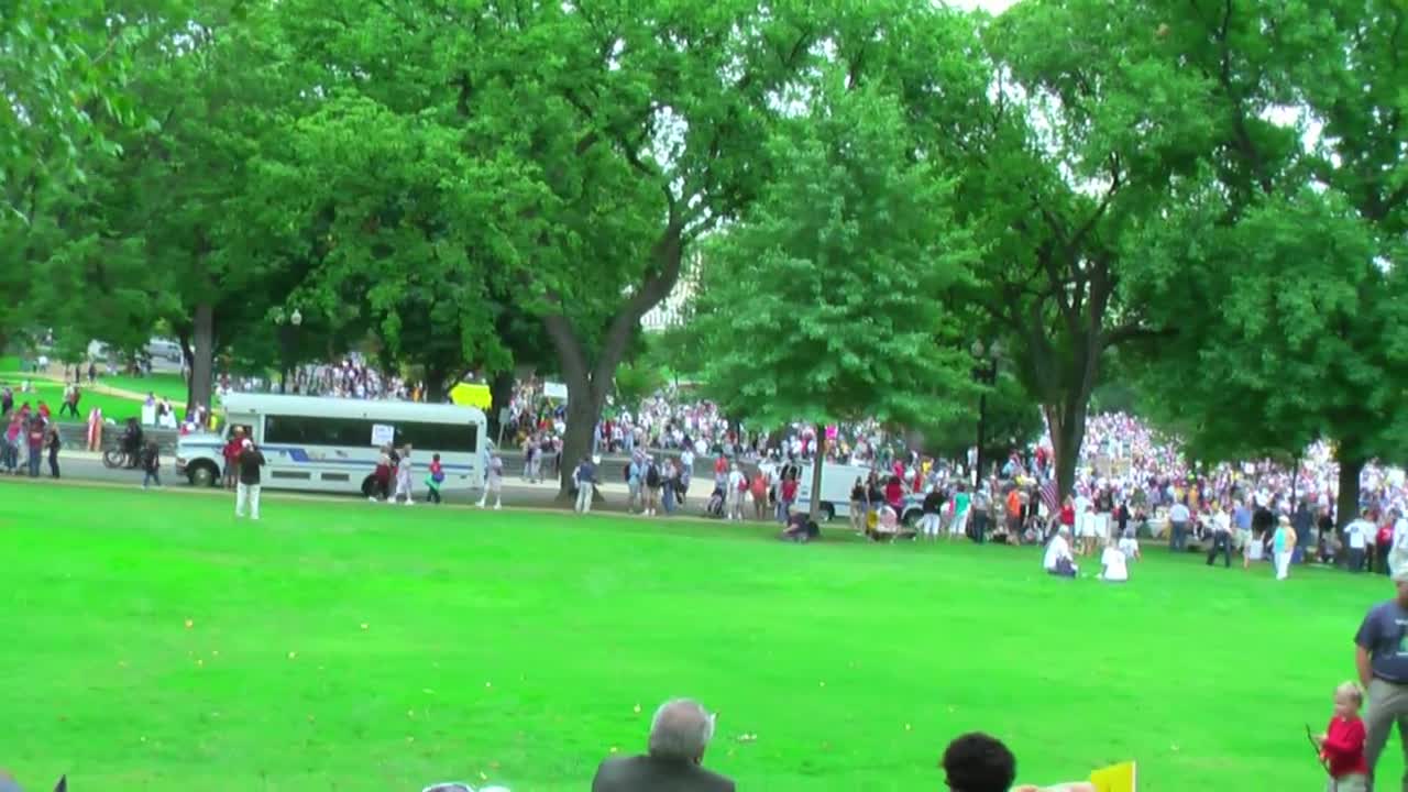 9/12/2009 - Tea Party March on Washington - Walking around the crowd 2