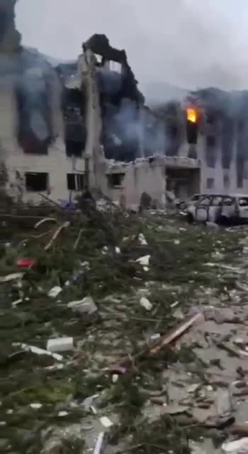 Building in the center of Kharkov was apparently was being used as military barracks