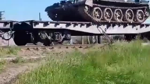 ★★★ Russian Armored Forces Decimated - breaking ANCIENT T-62M & T-62MV Tanks out of Military Storage