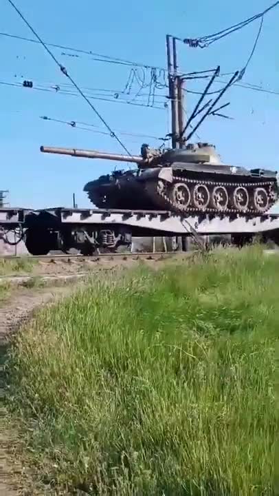 ★★★ Russian Armored Forces Decimated - breaking ANCIENT T-62M & T-62MV Tanks out of Military Storage