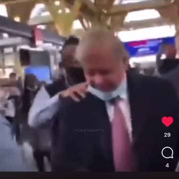 Lindsey Graham caught at an airport