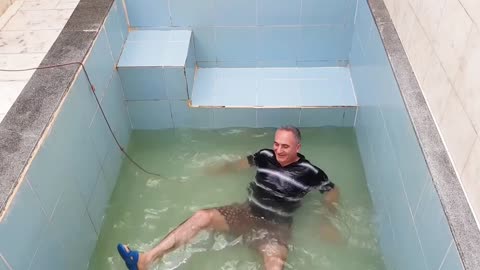 İn The Pool BALLOON in Slime PRANK! ONLY BALLOON SLİME hair KEREM'İN