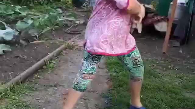 Awesome backing dance in the background
