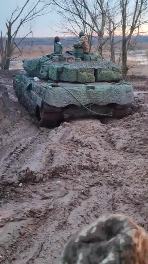 Ukrainians in a Swedish Tank STRV 122 struggling in the muddy terrain in the war zone