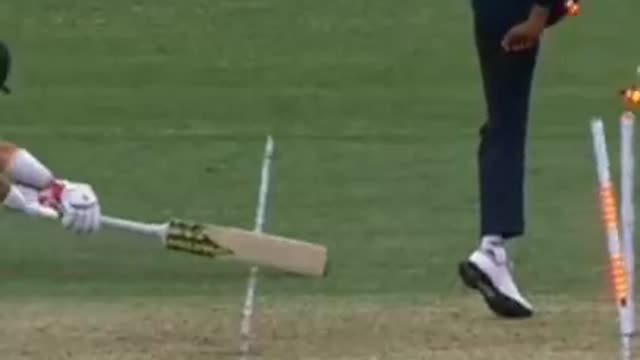 Shreyas lyer superb runout to Warner