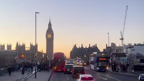 "Cruising Through London: A Bus Adventure"