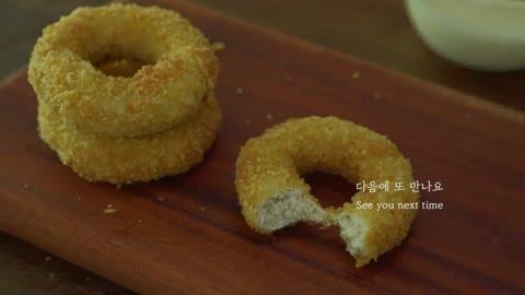 Cómo hacer rosquillas de pollo crujientes y salsa de queso con ajo