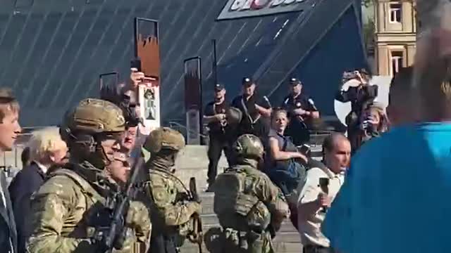 ΜΠΟΡΙΣ ΤΖΟΝΣΟΝ ΣΤΟ ΚΙΕΒΟ