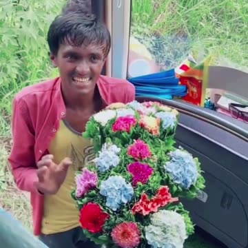 #Sri Lanka#The flower boy in Sri Lanka who sells flowers #is going viral #斯里蘭卡#斯里蘭卡賣花的花童#正在爆紅