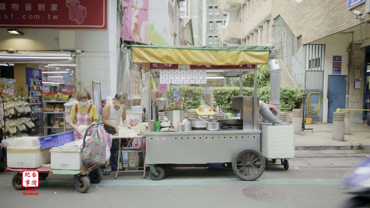 Spotlight: Sanhe Night Market Stinky Tofu 聚焦: 三和夜市香酥臭豆腐