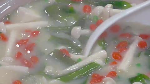 The recipe for delicious crucian carp soup