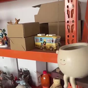 Swing-Face-Planter-Pot-Planting-Container-Resin-Wall-Flowerpot