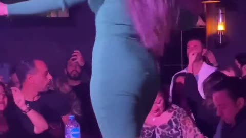 Woman knows how to shake it 🔥🔥🔥🔥