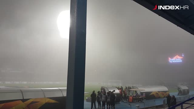 Boysi navijaju u magli