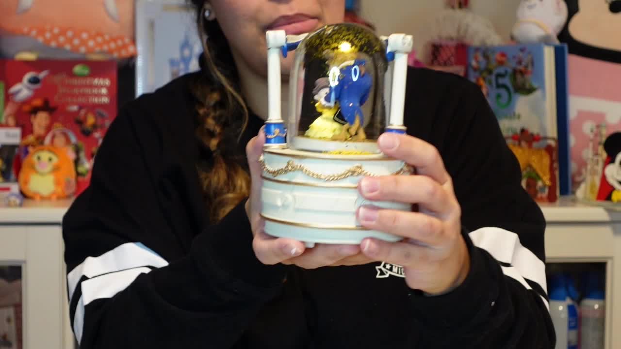 Beauty and The Beast musical snow globe (Precious Moments Edition) unboxing and review