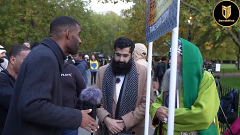 Panicked Christian Gets Absolutely Destroyed By Muslims _ Hashim _ Smile2Jannah _ Speakers Corner