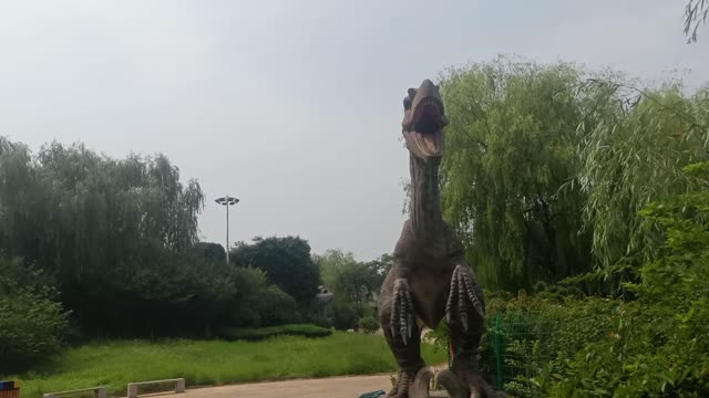 This dinosaur looks very happy