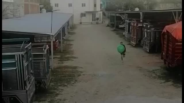 Adult vs Massive Balloon