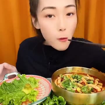 Eating Challenge ( 2 zucchini, 6 meat cubes, 2lb pasta )