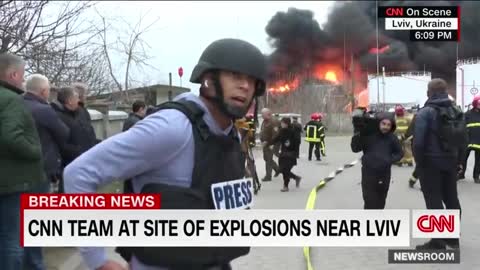 Don Lemon Is The ONLY One In This TV Shot Wearing A Combat Helmet & Flak Jacket