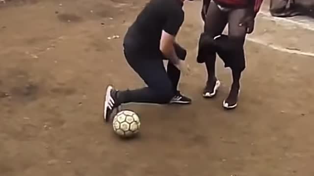 Amazing soccer move lol