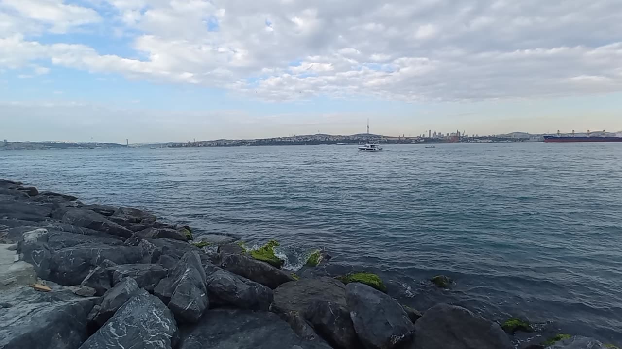 A beautiful natural view of sea waves with rocks