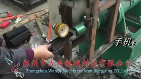 Automatic cutting for carbon rod extruder