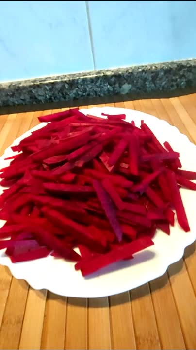How to cook a delicious and healthy red beet salad.