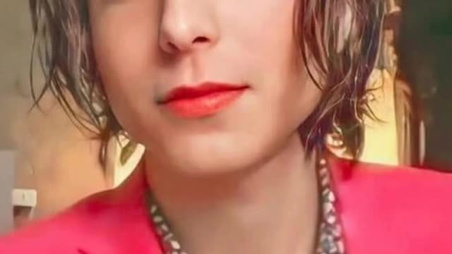Как бы да, но как бы нет, только не бейте тапками,да я влюбилась а подругу🗿