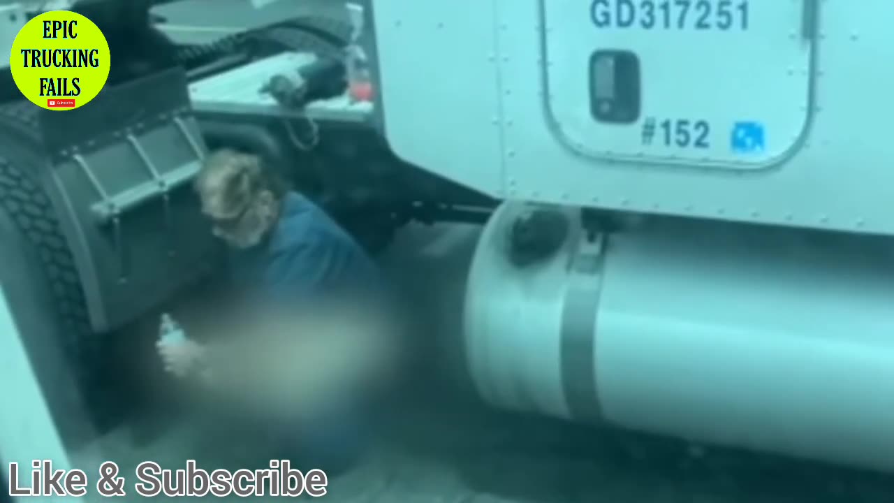 EPIC TRUCK FAILS #08