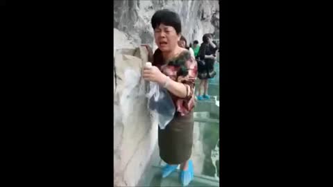 FUNNY VIDEO COMPILATION WALKING IN CHINA FAMOUS GLASS BRIDGE EXPERIENCED