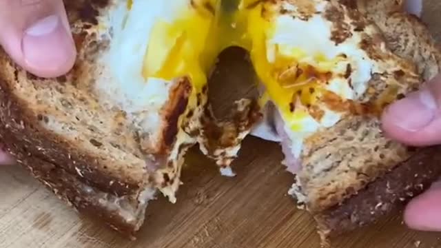 Fried egg sandwich