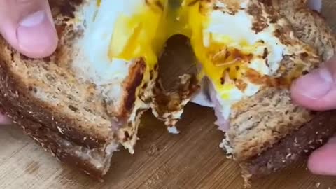 Fried egg sandwich