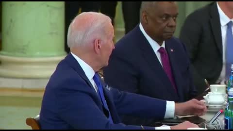 Biden compares Ukrainian refugees going to Poland to Mexicans migrants to the US.