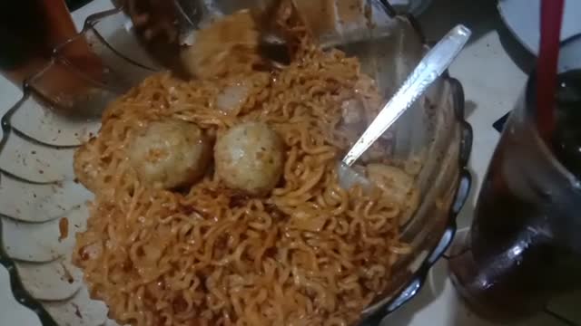 Mukbang Bakso Marlin Spektakuler