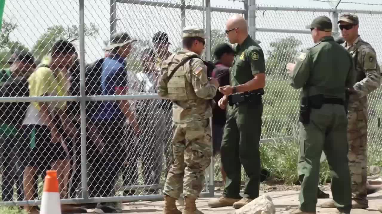 Border Patrol Opens a Gate Locked by TX NG, To Allow Illegal Immigrants to Enter