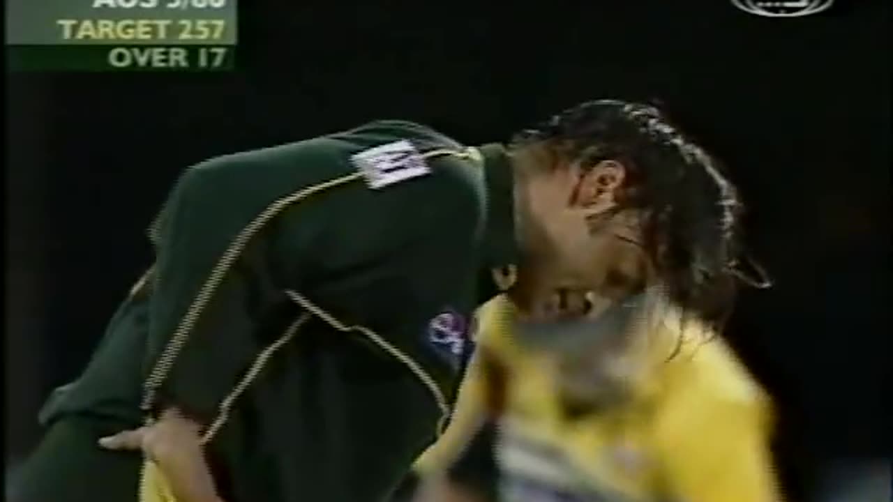 🤯 Shoaib Akhtar BRUTAL BOUNCER to Shane Watson 2002 GABBA 🔥