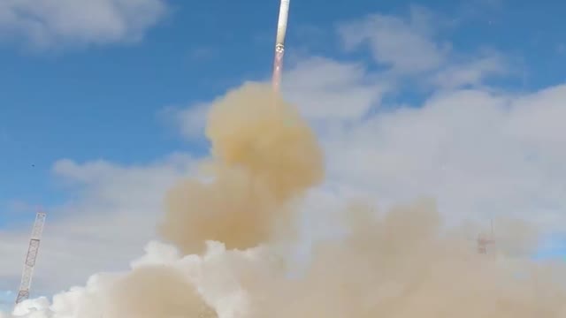 Altre immagini del lancio del missile balistico intercontinentale russo Sarmat.I test di volo sarmat sono stati effettuati oggi al cosmodromo russo di Plesetsk. Sarmat sarà incorporato nell'arsenale delle truppe missilistiche del paese