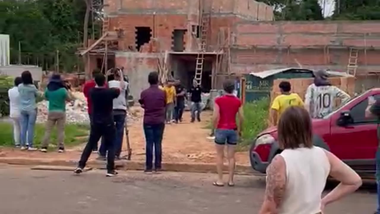 Assassino sendo preso