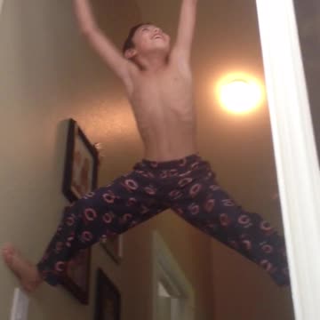 Boy Has American Ninja Warrior Fail When He Epically Faceplants