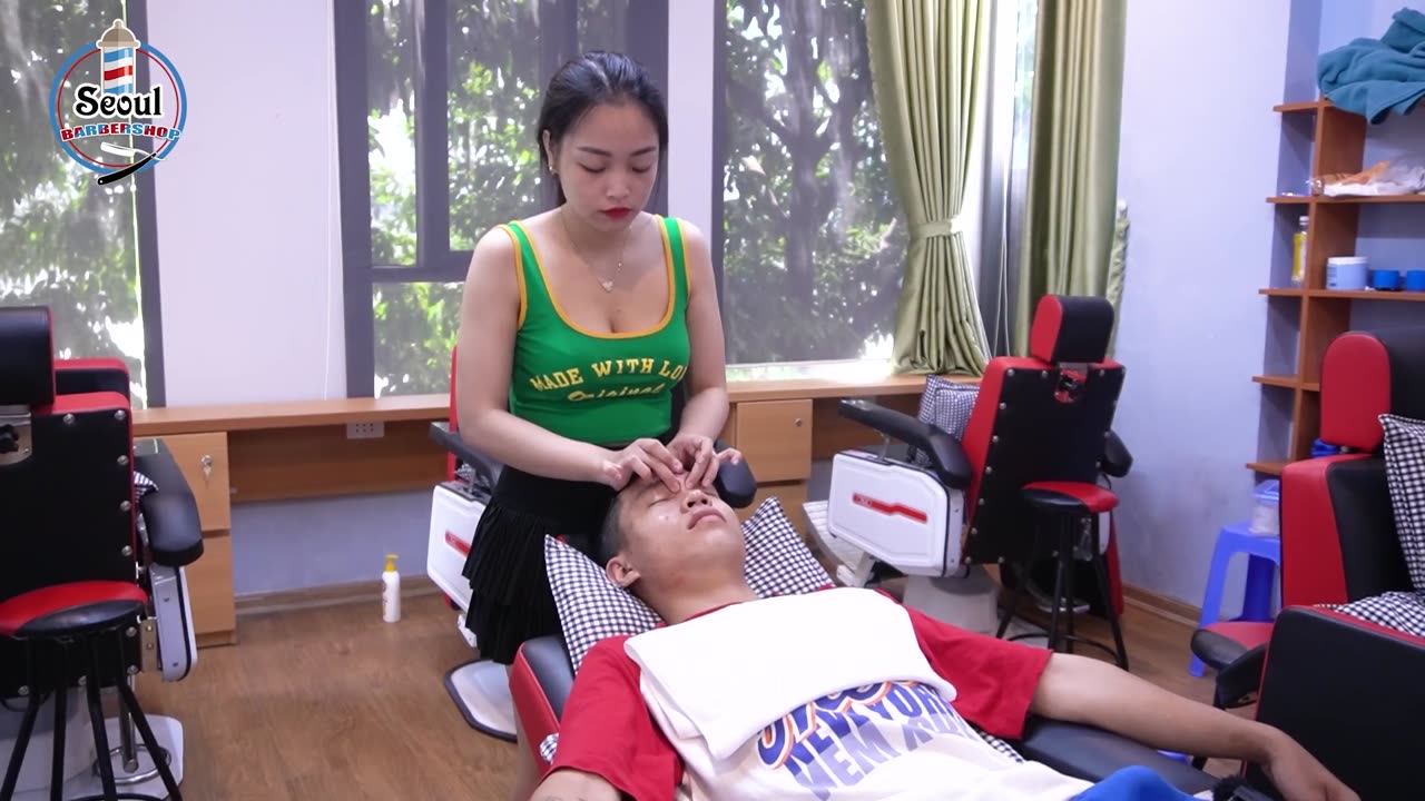 dynamic barber shop special service will relieve your body's fatigue at once