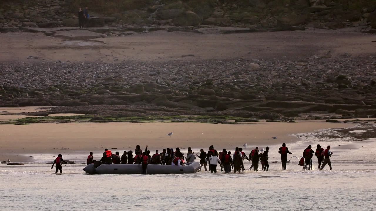 Migrants drown in Channel hours after UK passes Rwanda policy