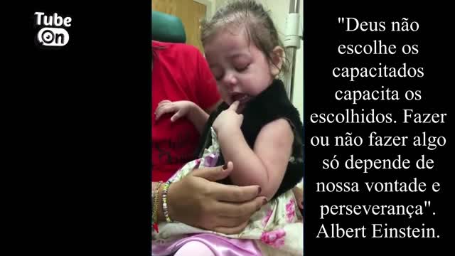 CRIANÇA VÊ A MÃE PELA PRIMEIRA VEZ APÓS CIRURGIA