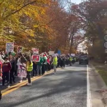 USA: Anti-Israel demonstrators march on Joe Biden's home #Gaza 12th November 2023