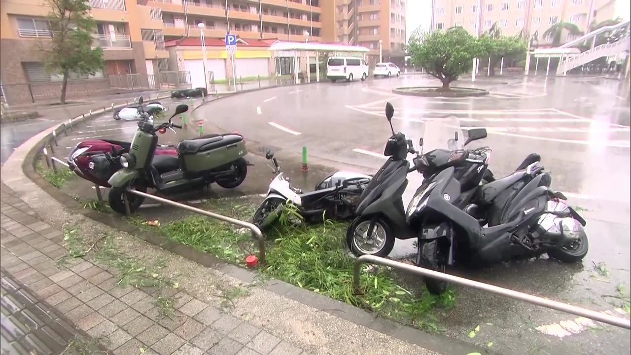 Typhoon hits Okinawa with huge waves, high winds