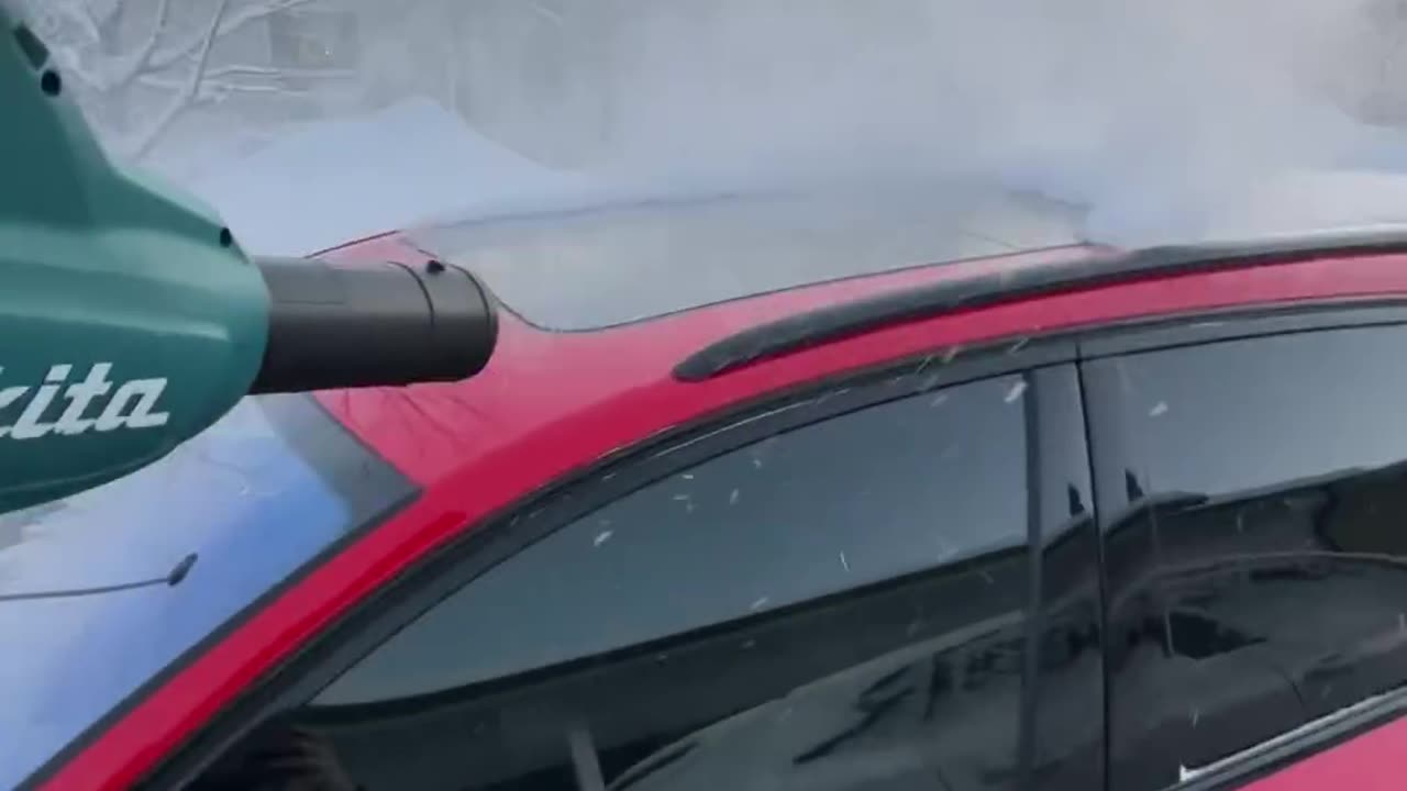 Cleaning cars from snow in minus 20