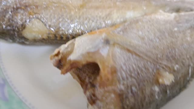 Small dried yellow corvina palace.